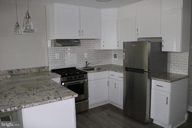 Building Photo - 6621 Wakefield Dr