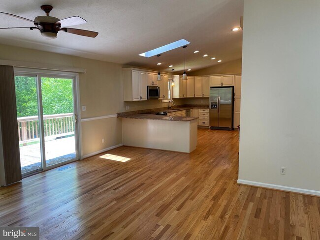 Building Photo - 830 Willow Way