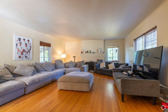 Interior Photo - 1532 Packard St