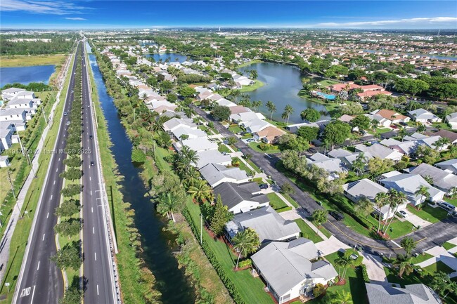 Building Photo - 2730 SE 7th Pl