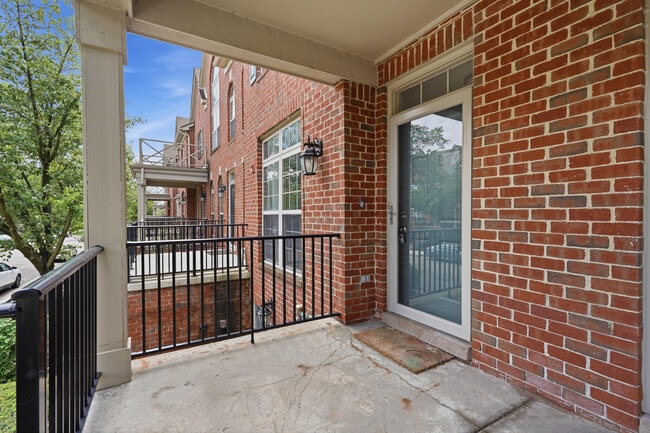 Building Photo - 39475 Springwater Dr