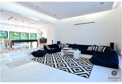 Building Photo - 5750 Lagorce Dr