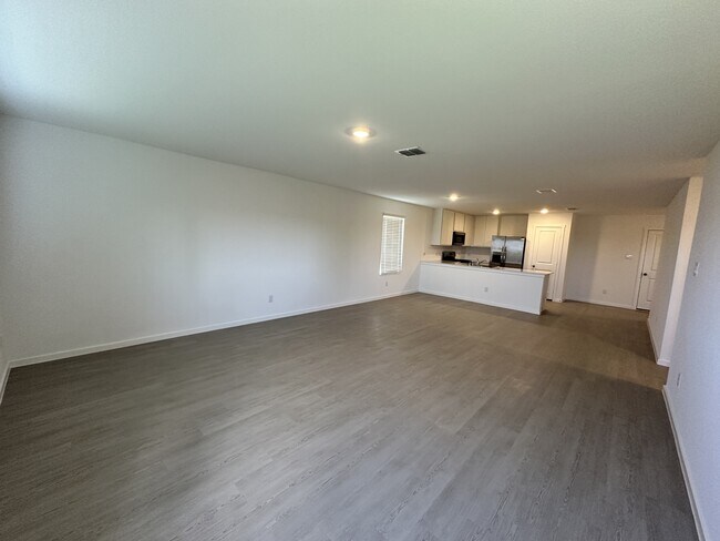 Building Photo - 3703 Longleaf Dr