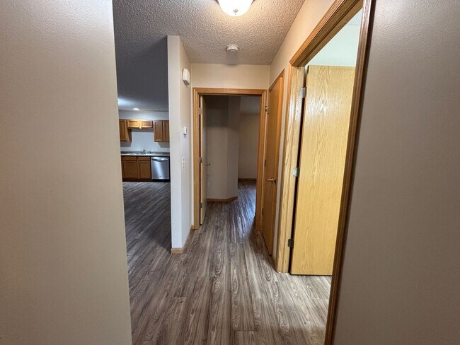 Building Photo - ALL NEW INTERIOR - 2 Bedroom Town Home