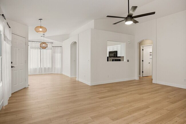 Foto del edificio - SINGLE FAMILY HOME.