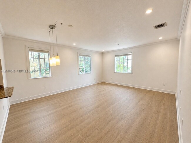 Building Photo - 115 Mendoza Ave
