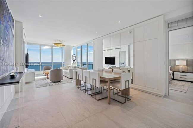 Foto del edificio - 100 South Pointe Dr