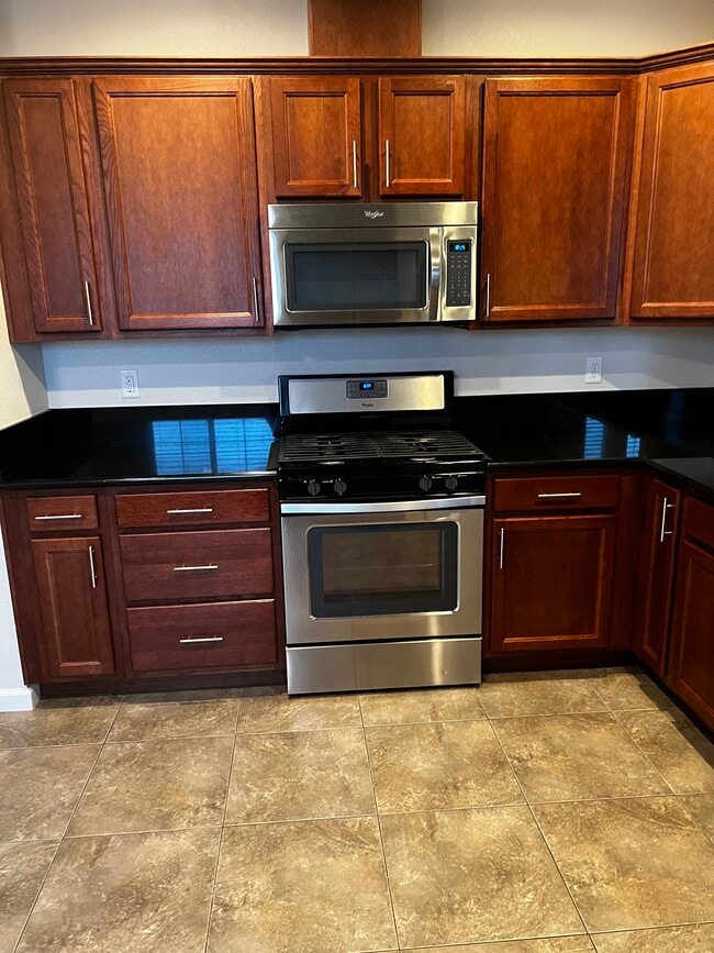 Kitchen - 689 Mission de Oro Dr