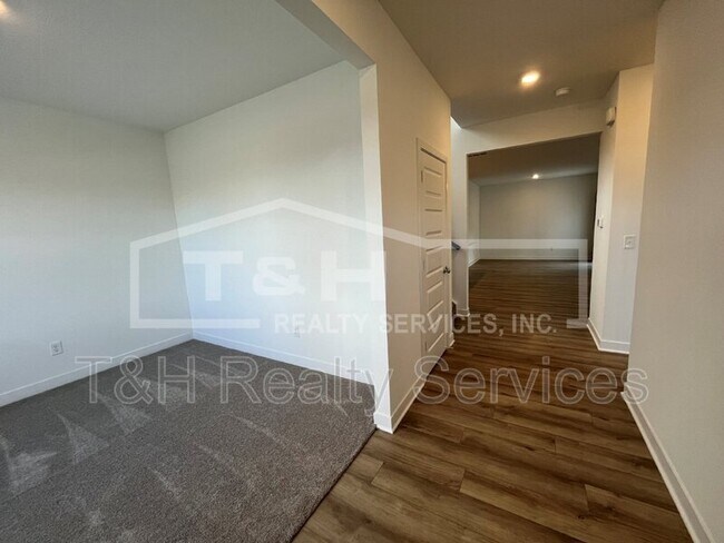 Building Photo - 542 Jefferson St