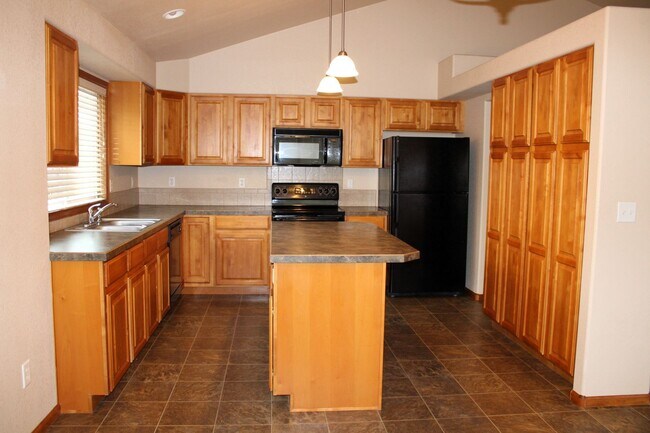 Foto del edificio - Stunning Modern Condo in Prime Fort Collins Location