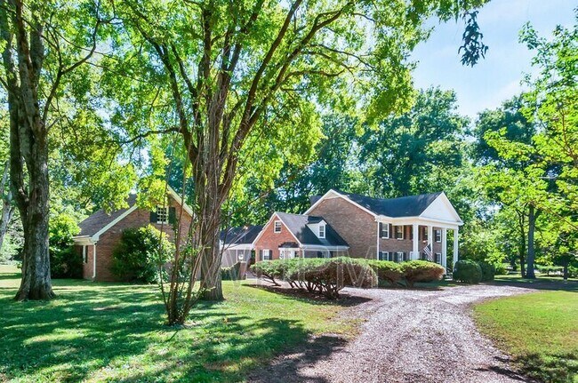 Building Photo - 1000 Chancery Ln