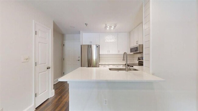 Foto del edificio - 300 Johnson Ferry Rd