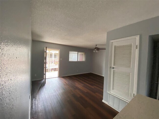 Foto del edificio - 5101 Evans Ave