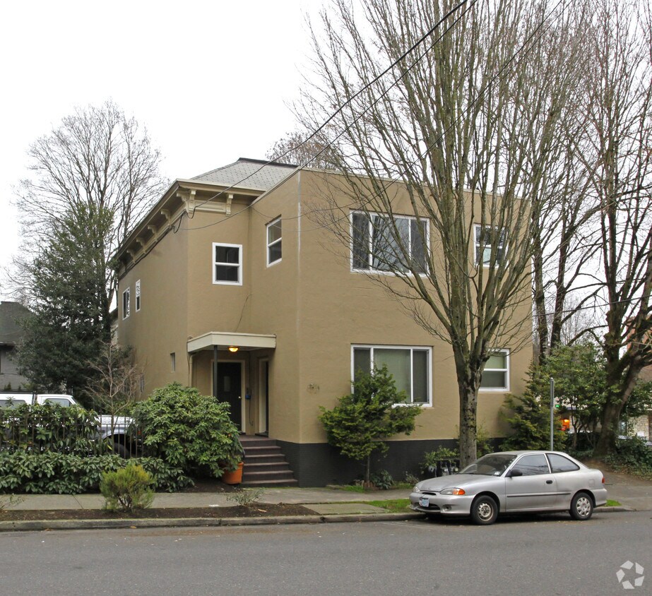 Primary Photo - 2131 NW Davis St