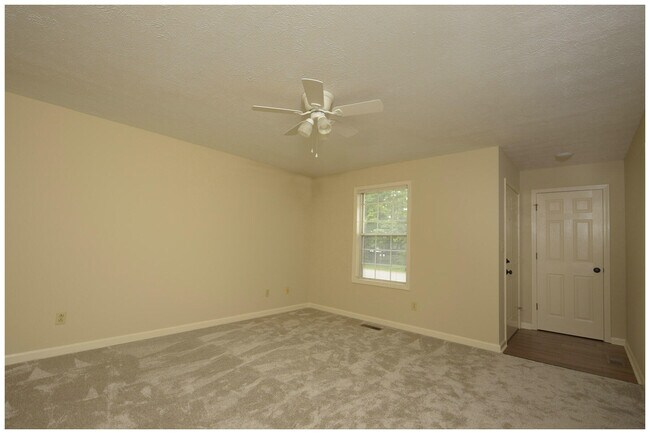 Foto del edificio - 105 Oakmont Ln