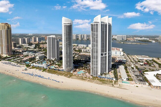 Foto del edificio - 18201 Collins Ave