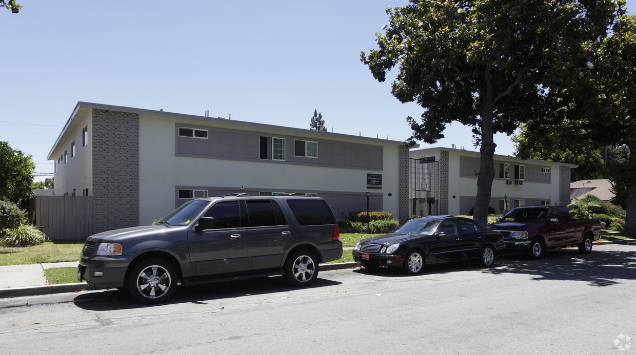 Foto del edificio - Courtyard Square Apartments