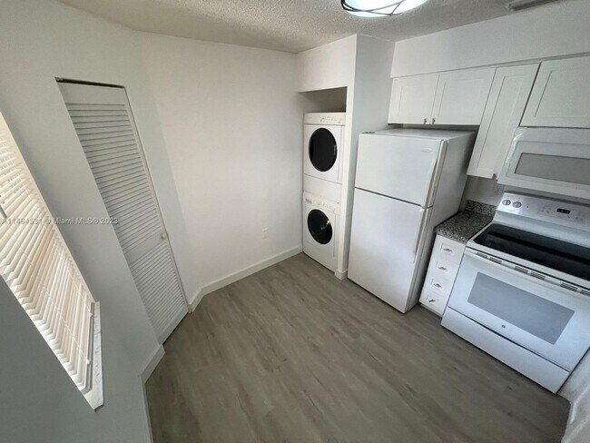 Foto del edificio - 14208 Glenmoor Dr