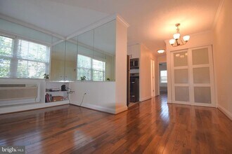 Building Photo - 2241 Farrington Ave