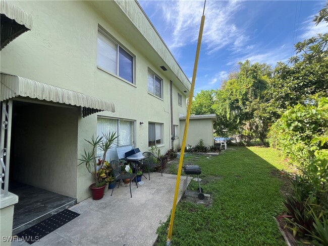 Foto del edificio - 2628 Newton Ave