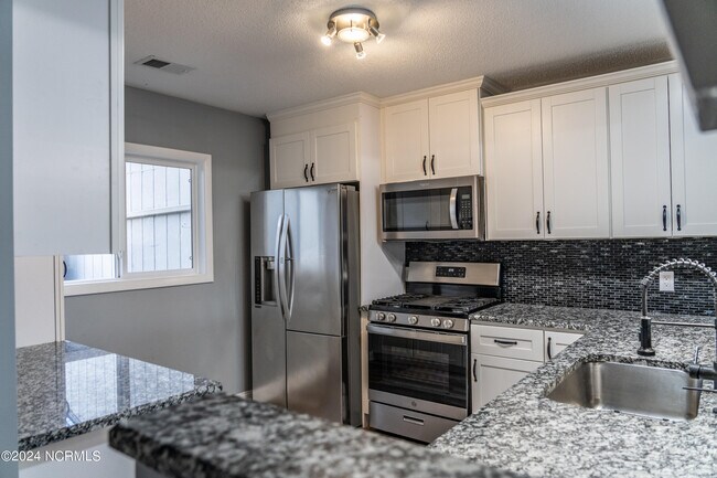 Building Photo - 109 Mallard Cove