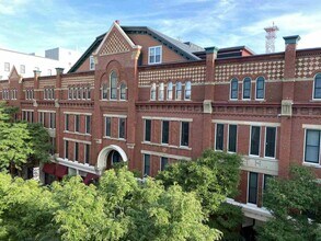 Building Photo - 30 Hanover St