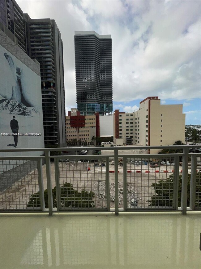 Foto del edificio - 244 Biscayne Blvd