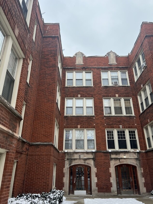 Primary Photo - 4838 W Henderson St