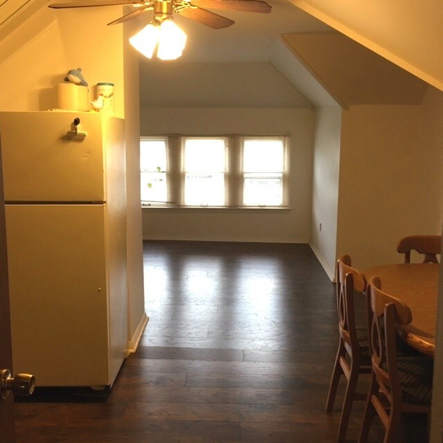 Kitchen/Living Rm - 3161 Meadowbrook Blvd