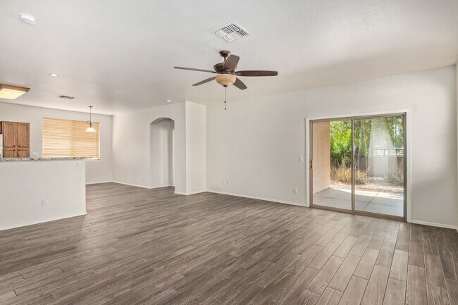 Building Photo - Beautiful 3 bed/2 bath home in The Village...