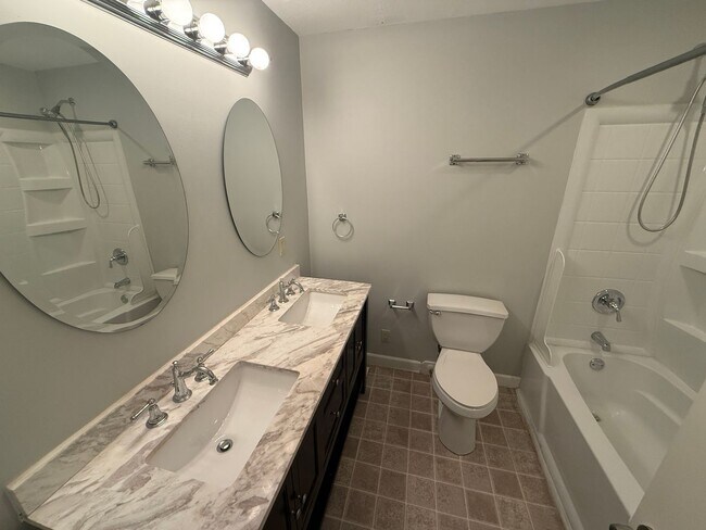 Foto del edificio - 3 BR/2.5BA | Newly Renovated Single Family Home | Large Deck | Fenced backyard!