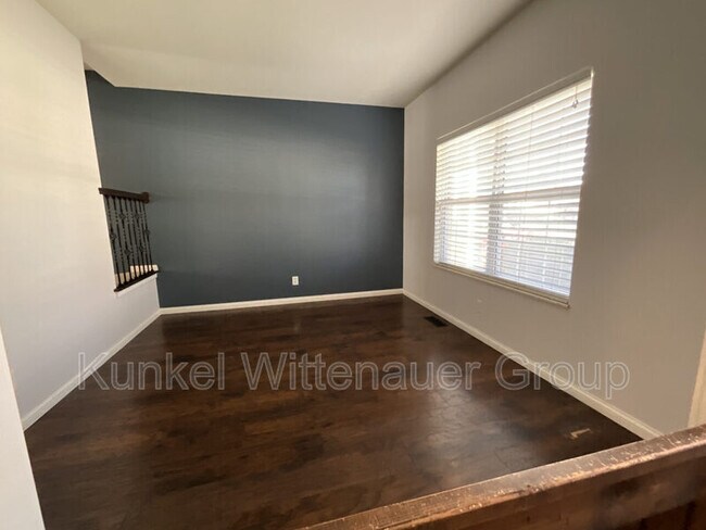 Foto del edificio - 329 Ring of Kerry Dr