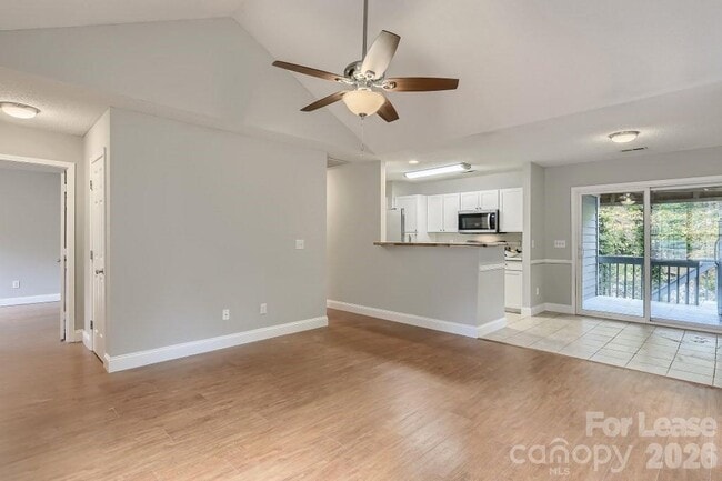 Foto del edificio - 431 Cedarcroft Dr