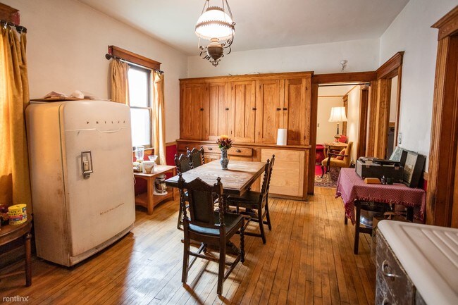 Building Photo - 2 br, 1 bath  - 2021 23rd St