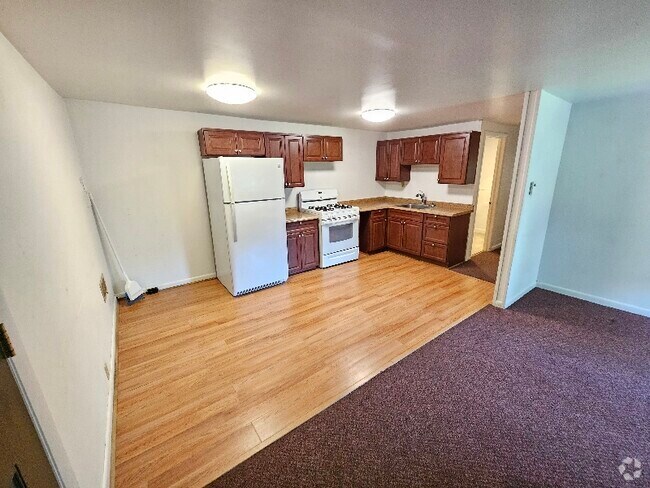 Building Photo - 6137 Memorial Dr
