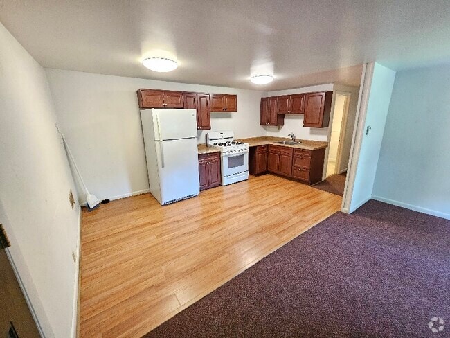 Building Photo - 6137 Memorial Dr