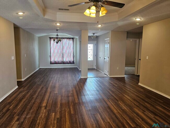 Foto del edificio - 2214 Boxwood Cir