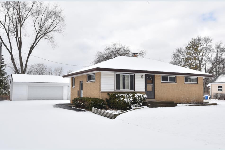 10573 S Chicago Rd, Oak Creek, WI 53154 - House for Rent in Oak Creek, WI |  