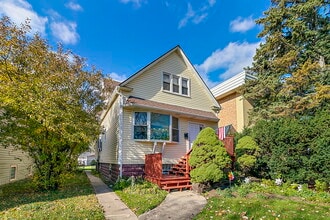 Building Photo - 933 Dunlop Ave