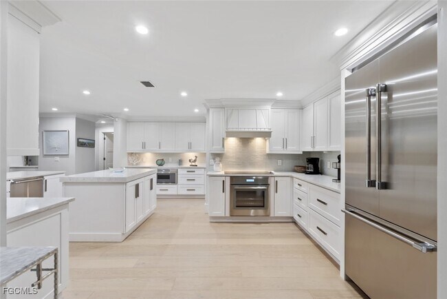 Building Photo - 635 Fountainhead Ln