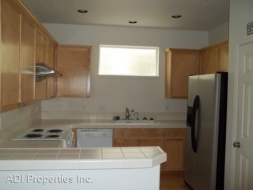 Foto del edificio - 3 br, 2.5 bath House - 6084 SW Vinwood Ter...