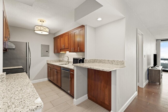 Building Photo - 566 Commonwealth Ave