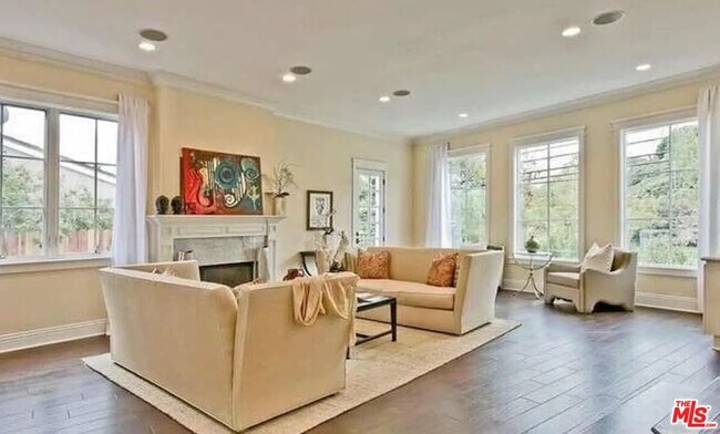 Foto del edificio - 580 N Kenter Ave