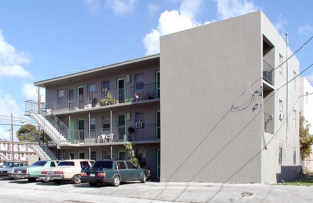 Vista principal - 161 NW 15th St