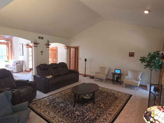 Foto del edificio - 3 bedroom executive ranch in Sussex