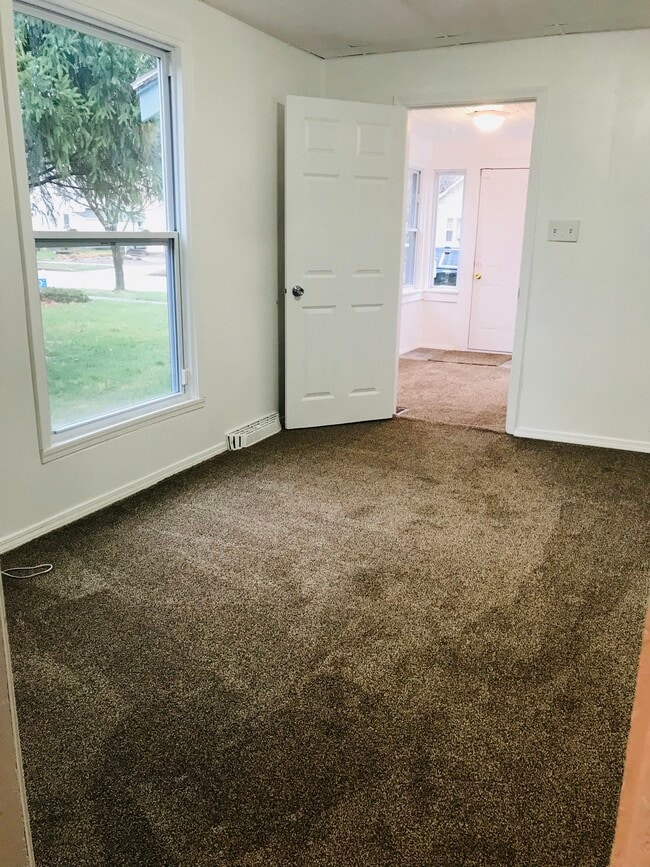 Building Photo - 616 W Wolf Ave