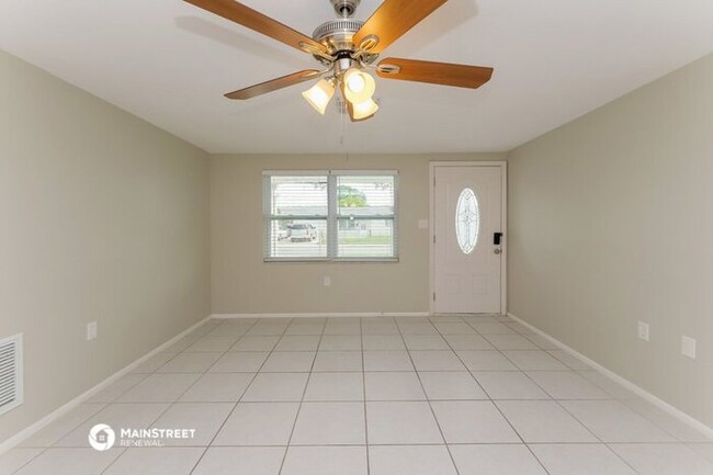 Building Photo - 3136 Holiday Lake Dr