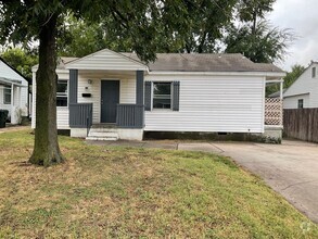Building Photo - 206 W Lilac Ln