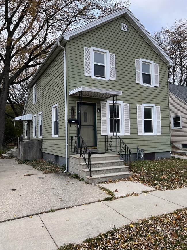 Building Photo - 5814 10th Ave