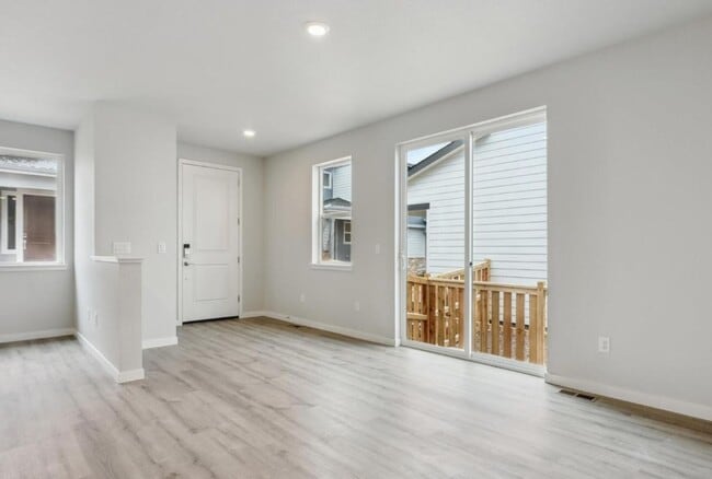 Building Photo - Alder Creek Duplex - 3bd 2.5ba 2,705sq.ft. Built in 2025